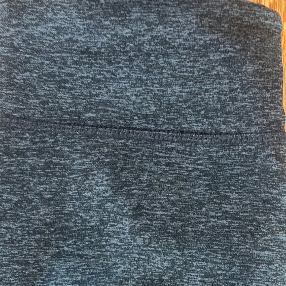 X XERSION LEGGINGS ACTIVE WEAR GRAY AND BLACK IN SIZE MEDIUM - Picture 6 of 6